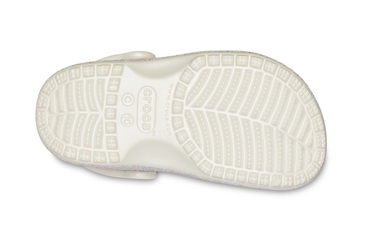 Sizing 兒童 Crocs 戶外包頭平跟經典閃亮洞洞運動涼鞋 牡蠣色