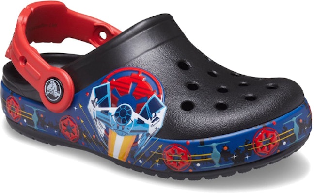 (JR) Crocs Fun Lab Darth Vader 'Hitam Biru Merah' Terompah 207189-001 Lookbook (JR) Crocs Fun Lab Darth Vader 'Hitam Biru Merah' Terompah 207189-001
