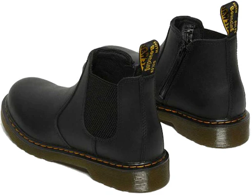 (JR) Dr. Martens 2976 Chelsea Boot Kulit ''Hitam'' 21992001 Lookbook (JR) Dr. Martens 2976 Chelsea Boot Kulit ''Hitam'' 21992001