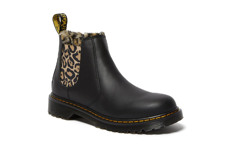Lookbook (JR) Dr. Martens 2976 Leonore ''Zwart Panterprint Met Fleece Voering'' 26156001