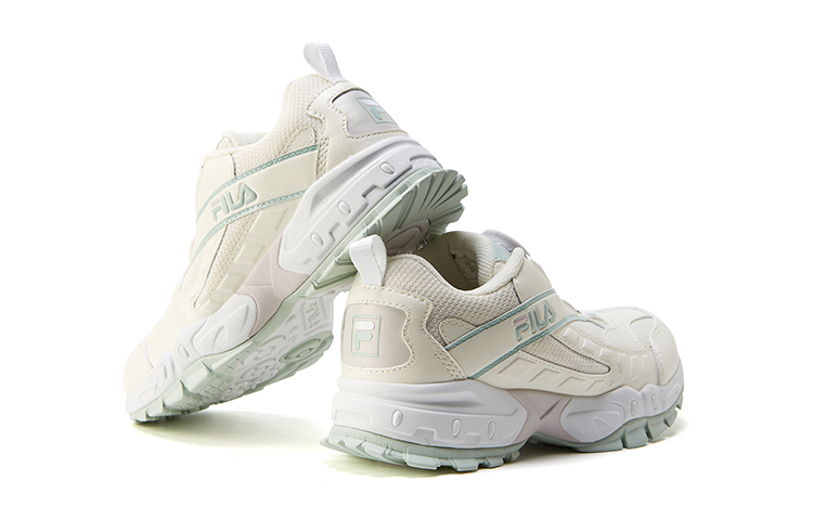 Shop (JR) FILA Trail Sneaker 'Putih Pudar' K15G042501FAG