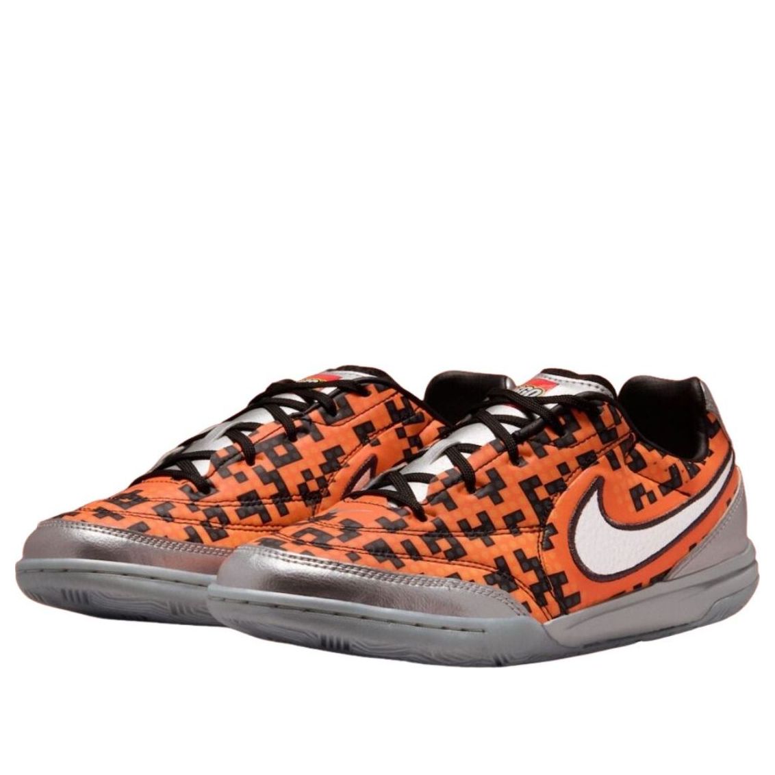 Lookbook (JR) LEGO x Nike Jr. Streetgato ''Argent Métallisé Orange Noir Blanc'' IO2390-002