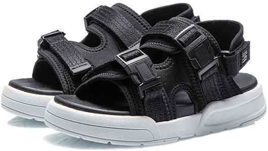 (JR) Li-Ning Sandal 'Coca Hitam Putih' YKUR010-1 Lookbook (JR) Li-Ning Sandal 'Coca Hitam Putih' YKUR010-1