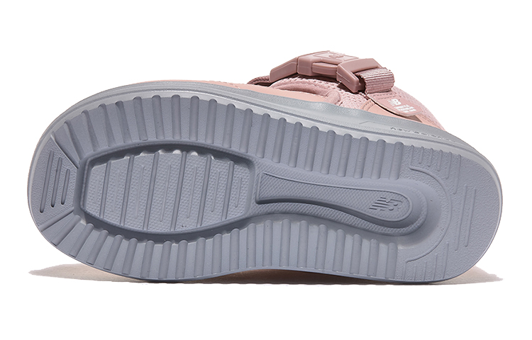 Shop (JR) New Balance Caravan Moc 'Pink Gray' kasut slip-on merah jambu dan kelabu. YHMMOCPG