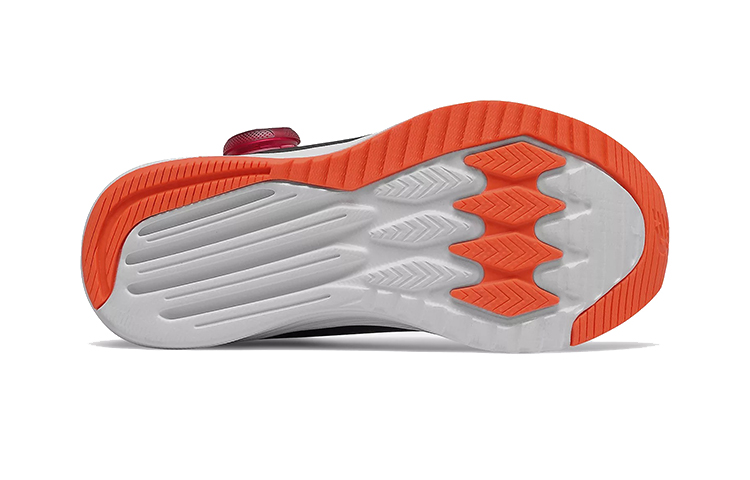 Shop 中童 New Balance FuelCore Reveal v3 透氣耐磨防滑 低幫運動鞋 黑橙色