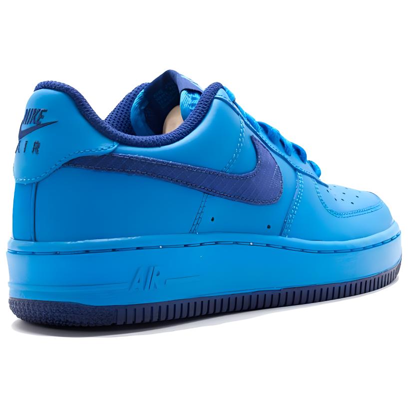 Shop 耐吉Air Force 1 低筒 淺藍色 板鞋 GS
