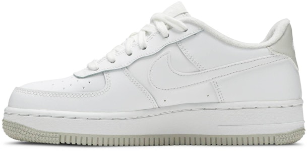 Nike Air Force 1 低筒 滑板鞋 GS 骨白色 Lookbook Nike Air Force 1 低筒 滑板鞋 GS 骨白色