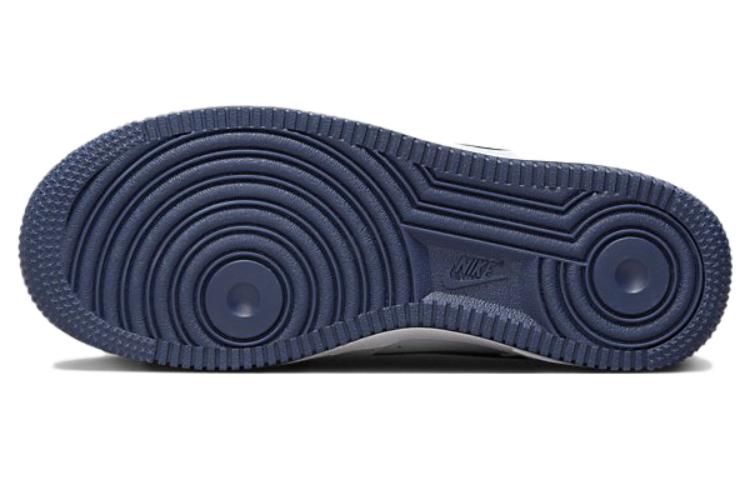 Shop Nike Air Force 1 低筒 輕巧透氣 板鞋 GS 白藍
