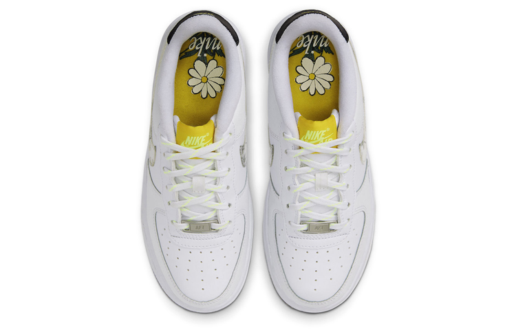 Shop Nike Air Force 1 低筒 "雛菊組合" 板鞋 GS 白色