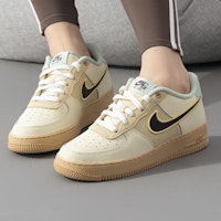 (JR) 耐克空军一号低帮“传递纸条”系列 HQ3473-122 Lookbook (JR) 耐克空军一号低帮“传递纸条”系列 HQ3473-122