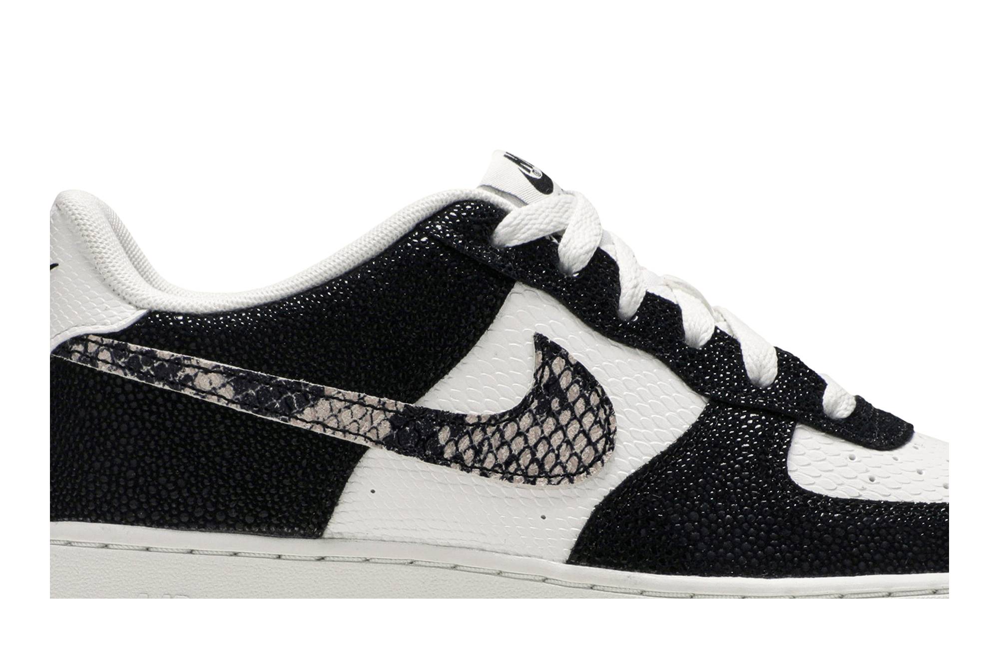 Order Nike Air Force 1 低筒板鞋 女款 黑白