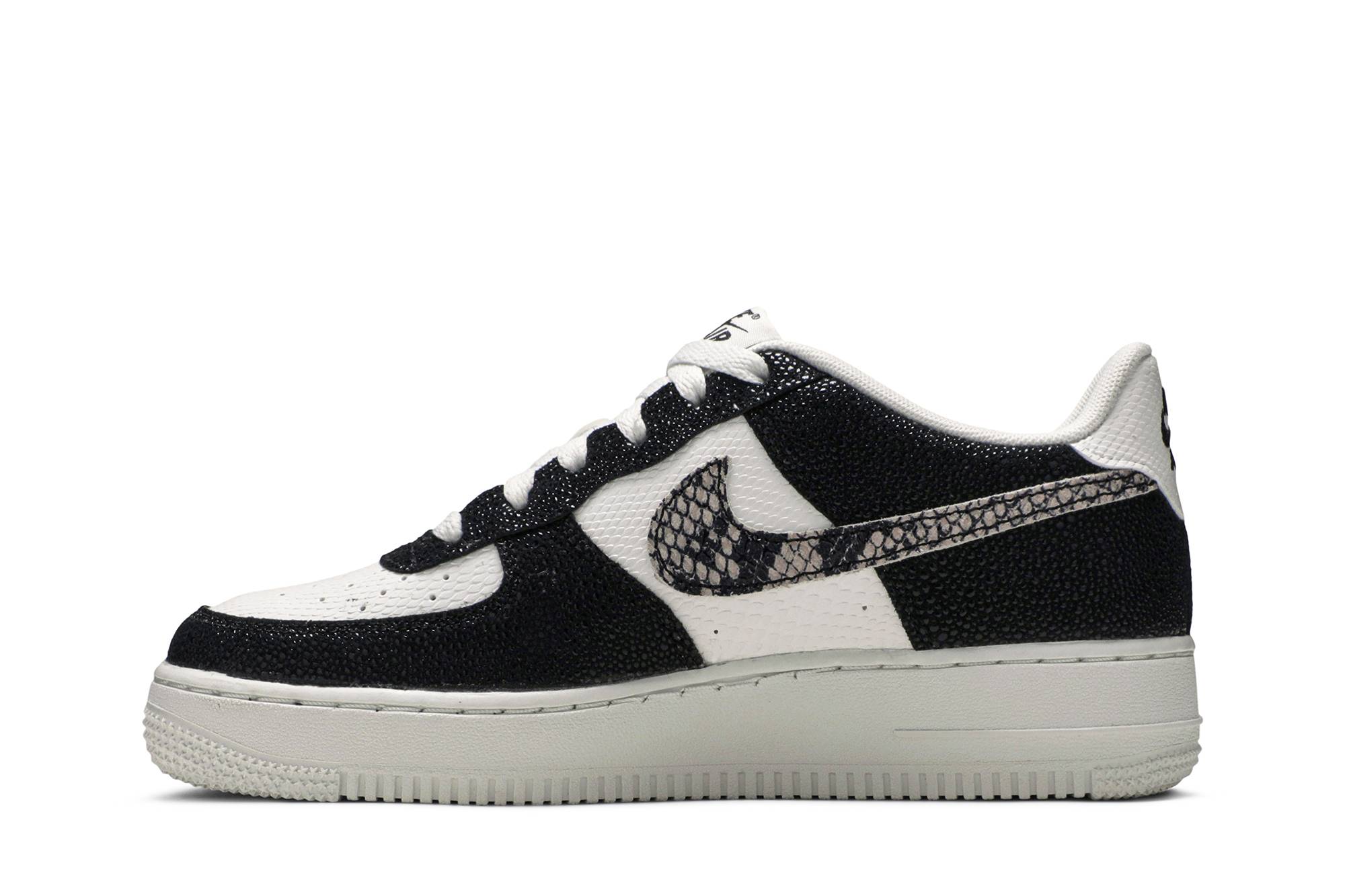 Lookbook Nike Air Force 1 低筒板鞋 女款 黑白