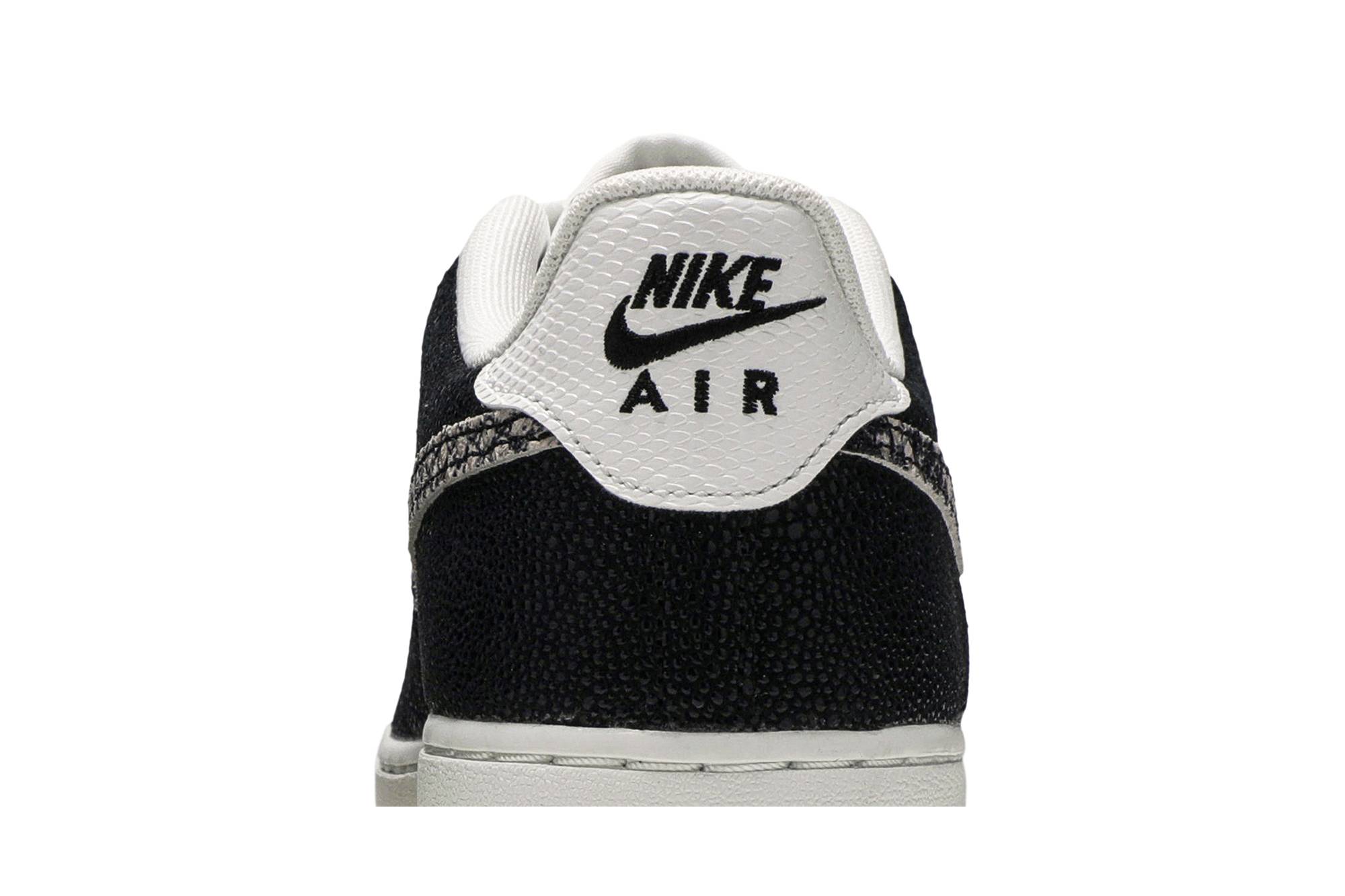 Sizing Nike Air Force 1 低筒板鞋 女款 黑白