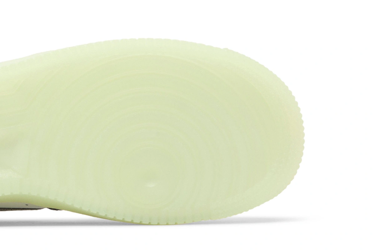 (Youth) Nike Air Force 1 LV8 'Year of the Dragon' FZ5529-103