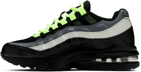 (JR) Nike Air Max 95 'Hitam Volt' 905348-022 Lookbook (JR) Nike Air Max 95 'Hitam Volt' 905348-022