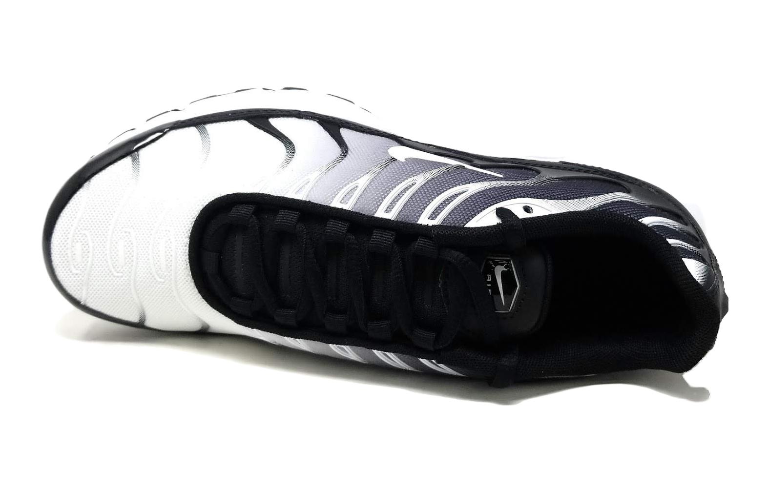 Lookbook (JR) Nike Air Max Plus 'Hitam Putih' 655020-077