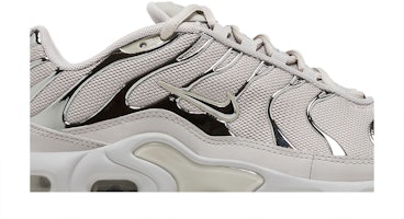 (JR) Nike Air Max Plus 'Light Iron Ore Chrome' - Gris Claro y Cromo FZ0977-001 Order (JR) Nike Air Max Plus 'Light Iron Ore Chrome' - Gris Claro y Cromo FZ0977-001