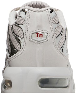 (JR) Nike Air Max Plus ''Light Iron Ore Chrome'' Lelaki & Wanita. FZ0977-001 Sizing (JR) Nike Air Max Plus ''Light Iron Ore Chrome'' Lelaki & Wanita. FZ0977-001