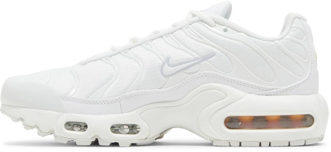 (JR) Nike Air Max Plus 'Putih Perak Metalik' CW7044-100 Lookbook (JR) Nike Air Max Plus 'Putih Perak Metalik' CW7044-100