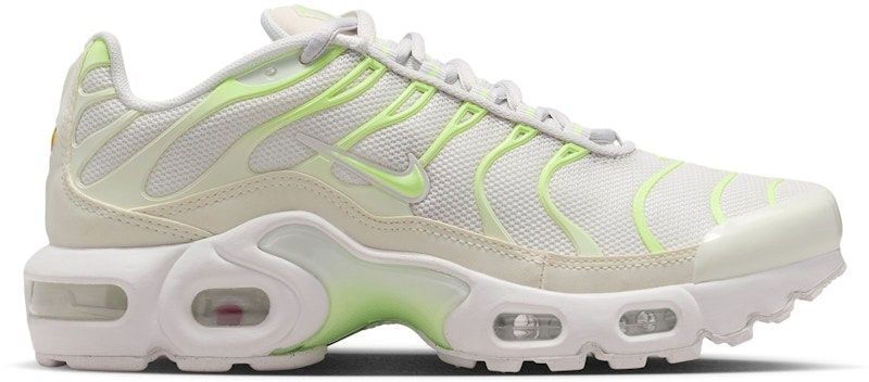 youth-nike-air-max-plus-platinum-tint-barely-volt-cd-0609-046
