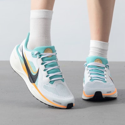 (JR) Nike Air Zoom Pegasus 41 'Putih Mint Oranye' HM3724-101 Lookbook (JR) Nike Air Zoom Pegasus 41 'Putih Mint Oranye' HM3724-101