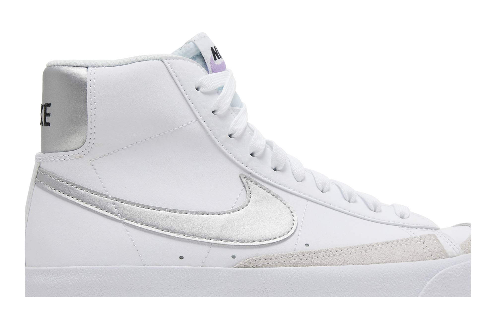 Order (JR) 나이키 블레이저 미드 '77 (GS) 화이트/메탈릭 실버 DA4086-101