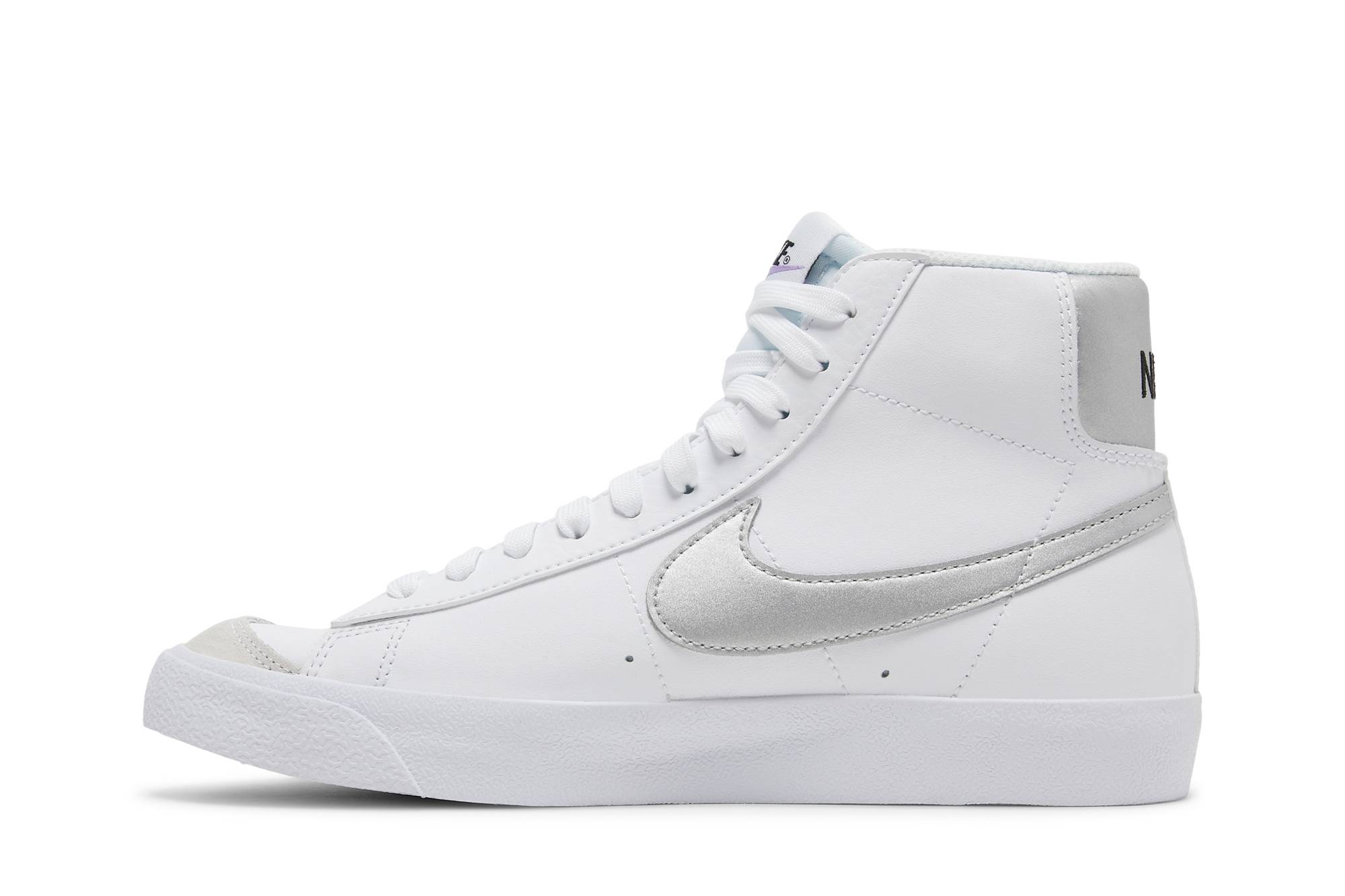Lookbook (JR) 나이키 블레이저 미드 '77 (GS) 화이트/메탈릭 실버 DA4086-101