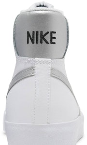 (JR) ナイキ ブレーザー MID '77 (GS) 白/メタリックシルバー DA4086-101 Sizing (JR) ナイキ ブレーザー MID '77 (GS) 白/メタリックシルバー DA4086-101
