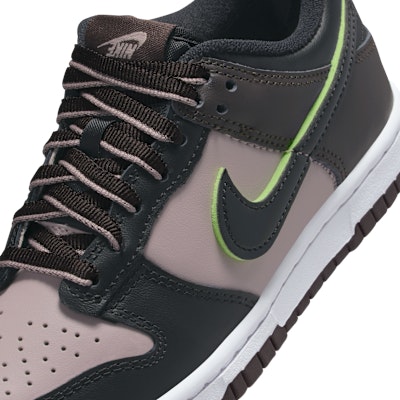(Youth) Nike Dunk Low SE Particle Rose/Velvet Brown/White/Black HQ1957-600 Sizing (Youth) Nike Dunk Low SE Particle Rose/Velvet Brown/White/Black HQ1957-600