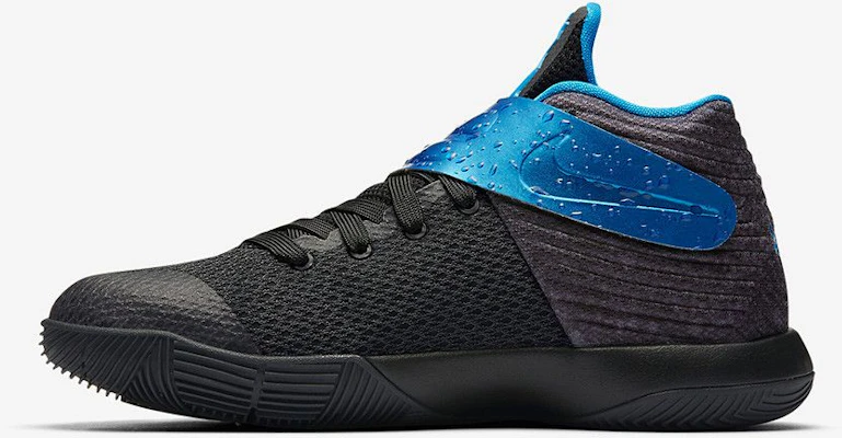 大童 Nike Kyrie 2 “Wet” 黑藍 實戰籃球鞋 Lookbook 大童 Nike Kyrie 2 “Wet” 黑藍 實戰籃球鞋