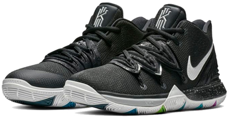 (JR) Nike Kyrie 5 'Black Magic' Lelaran Hitam Ajaib AQ2456-901 Lookbook (JR) Nike Kyrie 5 'Black Magic' Lelaran Hitam Ajaib AQ2456-901