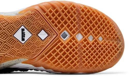 (JR) 나이키 르브론 18 "블랙 화이트 검" CW2760-007 Purchase (JR) 나이키 르브론 18 "블랙 화이트 검" CW2760-007