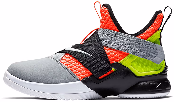 youth-nike-le-bron-soldier-12-sfg-hot-lava-ao-2910-800