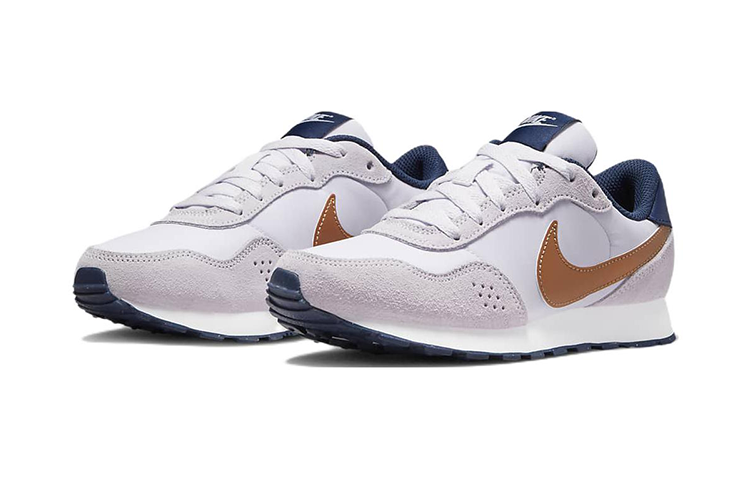 Lookbook Nike MD Valiant 低幫 跑步鞋 GS 紫