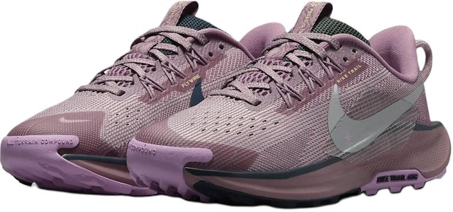 (JR) Nike Pegasus Trail 5 ''Plum Dust'' Wanita Running Kasut FV5638-500 Lookbook (JR) Nike Pegasus Trail 5 ''Plum Dust'' Wanita Running Kasut FV5638-500