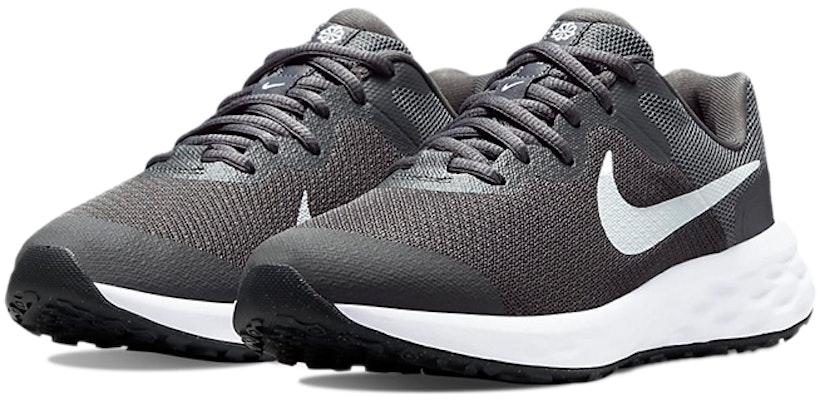 Nike Revolution 6 (GS) 低幫運動跑步鞋 灰白色 可回收材料 Lookbook Nike Revolution 6 (GS) 低幫運動跑步鞋 灰白色 可回收材料