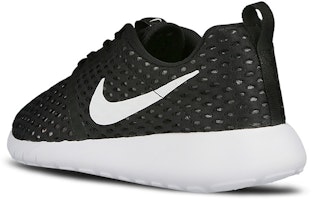 Nike Roshe One Flight Weight 低筒 跑步鞋 GS 黑白 Shop Nike Roshe One Flight Weight 低筒 跑步鞋 GS 黑白