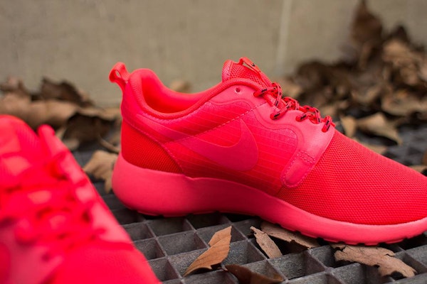 耐吉 Roshe Run Hyperfuse 激光紅(大童款) Lookbook 耐吉 Roshe Run Hyperfuse 激光紅(大童款)