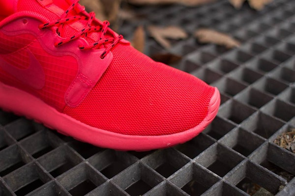耐吉 Roshe Run Hyperfuse 激光紅(大童款) Shop 耐吉 Roshe Run Hyperfuse 激光紅(大童款)