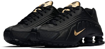 耐吉 Shox R4 (GS) 黑金 Lookbook 耐吉 Shox R4 (GS) 黑金