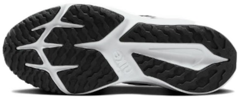 (JR) Nike Star Runner 4 'Negro Blanco' DX7615-001 Details for (JR) Nike Star Runner 4 'Negro Blanco' DX7615-001