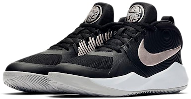 (JR) Nike Team Hustle D9 'Hitam Perak Metalik' AQ4224-001 Lookbook (JR) Nike Team Hustle D9 'Hitam Perak Metalik' AQ4224-001