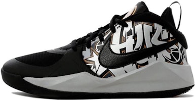 (Youth) Nike Team Hustle D9 'Graffiti' CQ3705-001 (Youth) Nike Team Hustle D9 'Graffiti' CQ3705-001