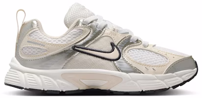(Youth) Nike V5 RNR 'Summit White Light Orewood' HQ6412-102 (Youth) Nike V5 RNR 'Summit White Light Orewood' HQ6412-102