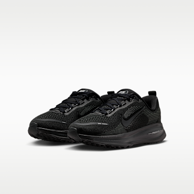 Purchase (JR) ナイキ ヴォメロ 18 ブラック/ダークスモークグレー/ライトスモークグレー HQ2157-010
