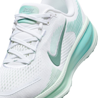 (Youth) Nike Vomero 18 White/Bleached Turquoise/Mint Foam/Cannon HQ2157-106 Sizing (Youth) Nike Vomero 18 White/Bleached Turquoise/Mint Foam/Cannon HQ2157-106