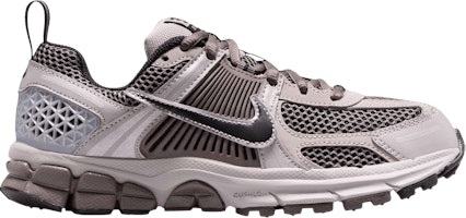 (Youth) Nike Vomero 5 'College Grey Cave Stone' HF6998-010 (Youth) Nike Vomero 5 'College Grey Cave Stone' HF6998-010