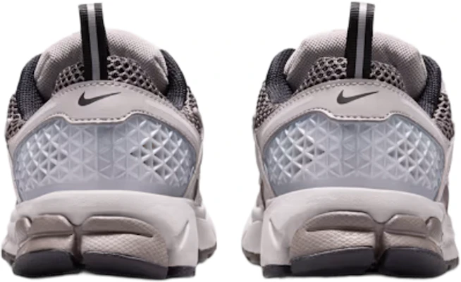 (JR) Nike Vomero 5 ''College Grey Cave Stone'' Grijs Beige Schoenen HF6998-010 Lookbook (JR) Nike Vomero 5 ''College Grey Cave Stone'' Grijs Beige Schoenen HF6998-010