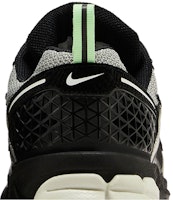 (JR) (청소년용) 나이키 보메로 5 '할로윈 - 스파이더' HQ3477-001 HQ3477-001 Sizing (JR) (청소년용) 나이키 보메로 5 '할로윈 - 스파이더' HQ3477-001 HQ3477-001