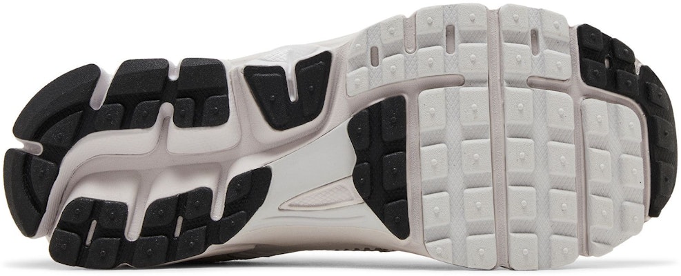 (JR) Nike Vomero 5 'Putih Hitam' HF6998-100 Shop (JR) Nike Vomero 5 'Putih Hitam' HF6998-100